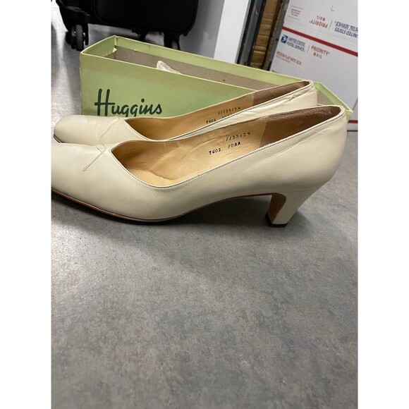 Vintage Cream Kitten Heels | Classic Elegant Shoes | Retro Chic Style size 8.5 - Picture 2 of 7